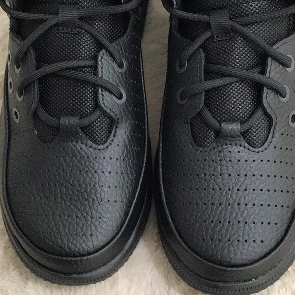 🆕 JORDAN Boys Max Aura 5 GS Classic Sneakers Black/Anthracite/Black - Picture 3 of 15